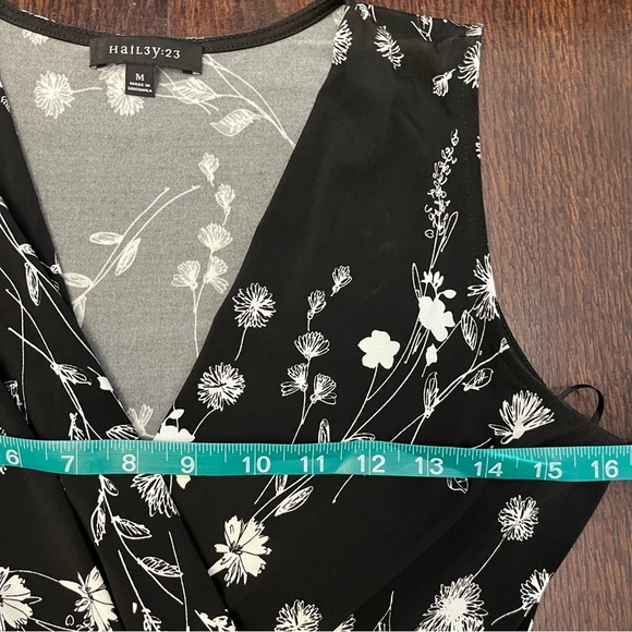 NWOT Hail3y:23 Womens Dress Size M Floral  Pullover Sleeveless Faux Wrap V-Neck - Picture 3 of 8